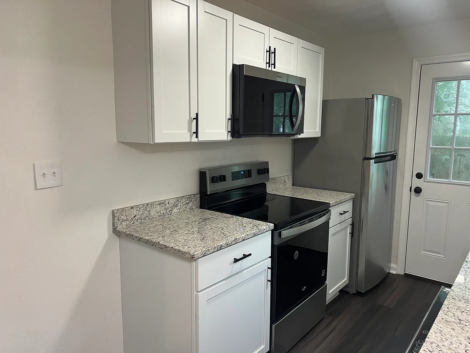 3 bed, 800 sqft, $1,700 — Photo 4