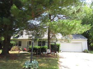 1111 S Rayburn Ct, Mahomet, IL 61853
