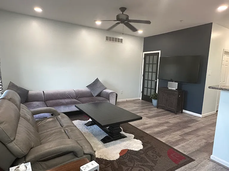 1001 King Way — Photo 6