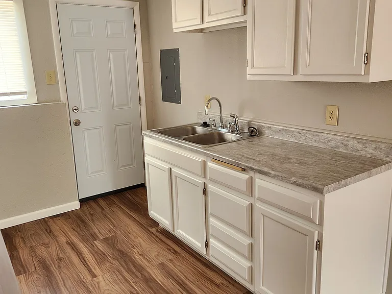 Sierra St — Photo 5