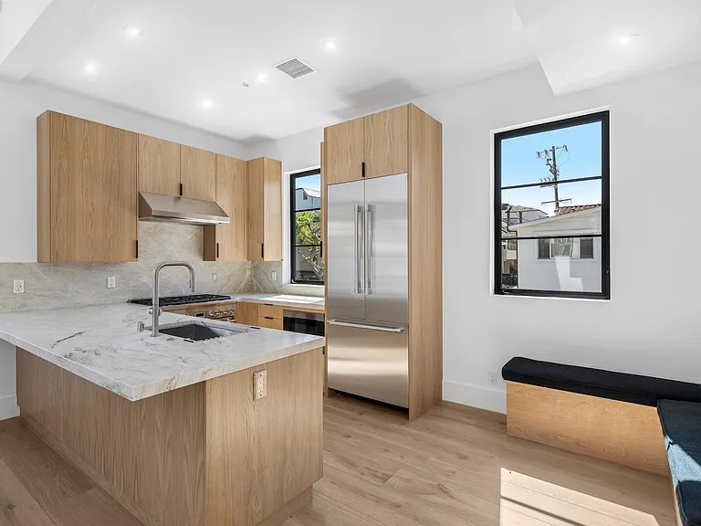 700 1/2 Iris Ave — Photo 5