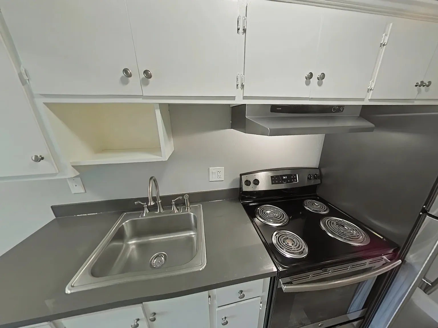 401 E Poplar Avenue — Photo 4
