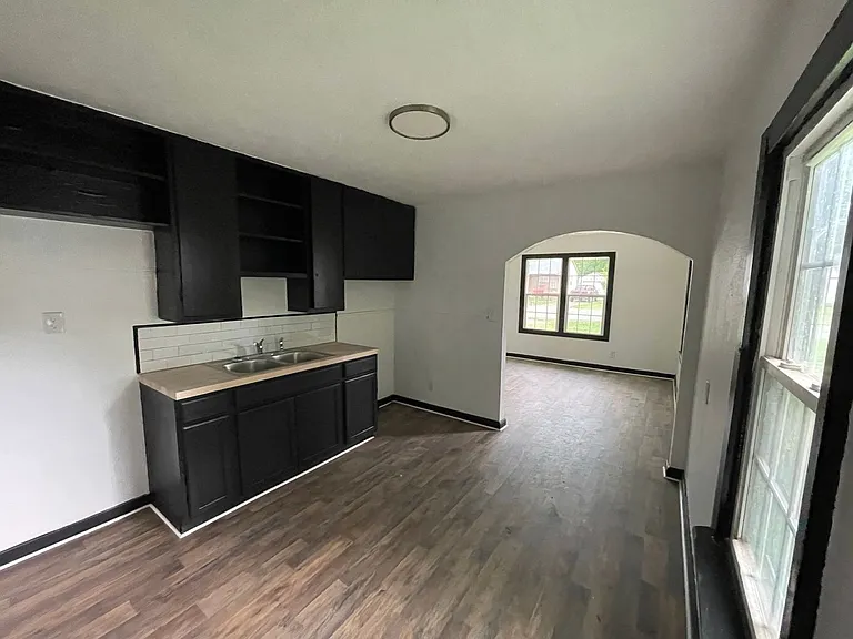 715 4th St SE — Photo 4