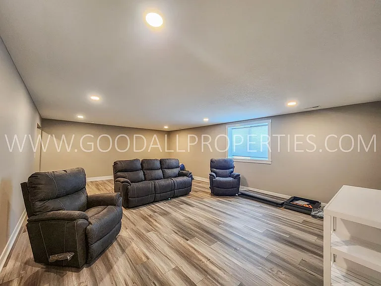285 NW Morgan Ct — Photo 23
