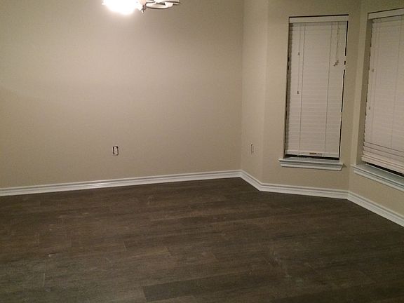 5th image of 807 Strange Dr
