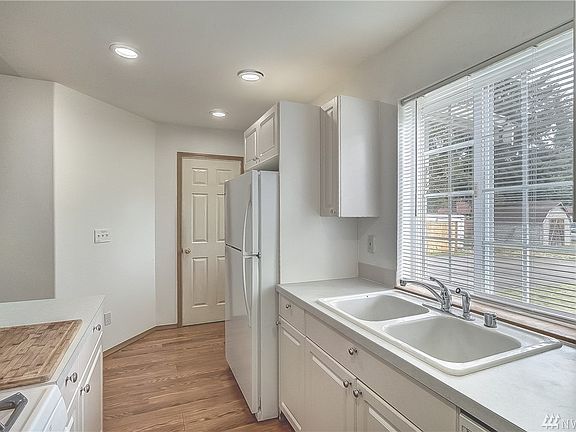 4th image of 12910 105th Avenue Ct E