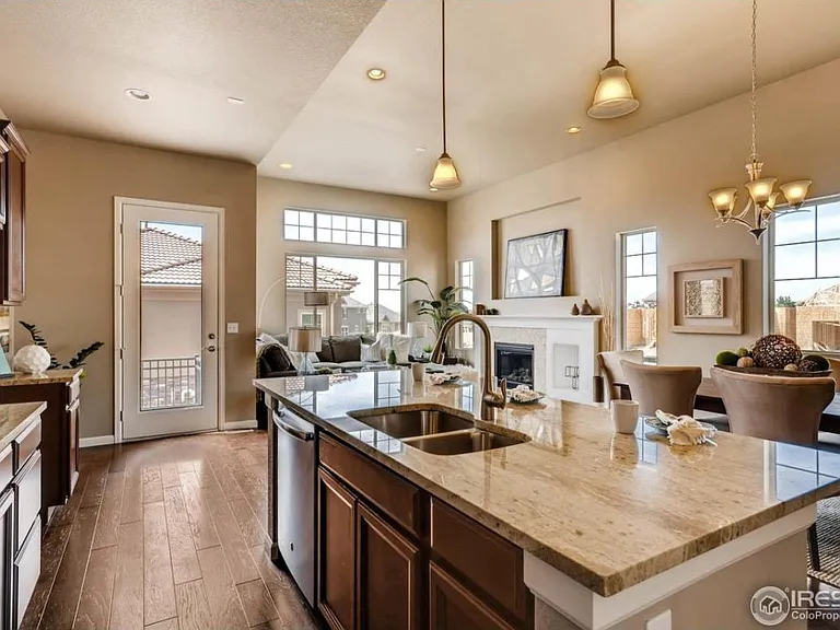Kitchen & Living