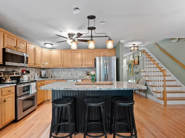 70 Bridle Cross Rd #70, Fitchburg, MA 01420