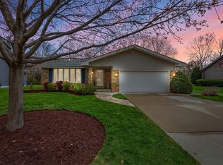 3445 E Elmwood Dr, Elmwood Park, WI 53405