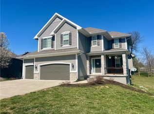 1025 SE Carmine Ct, Blue Springs, MO 64014
