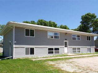 702 2nd St, Armstrong, IA 50514