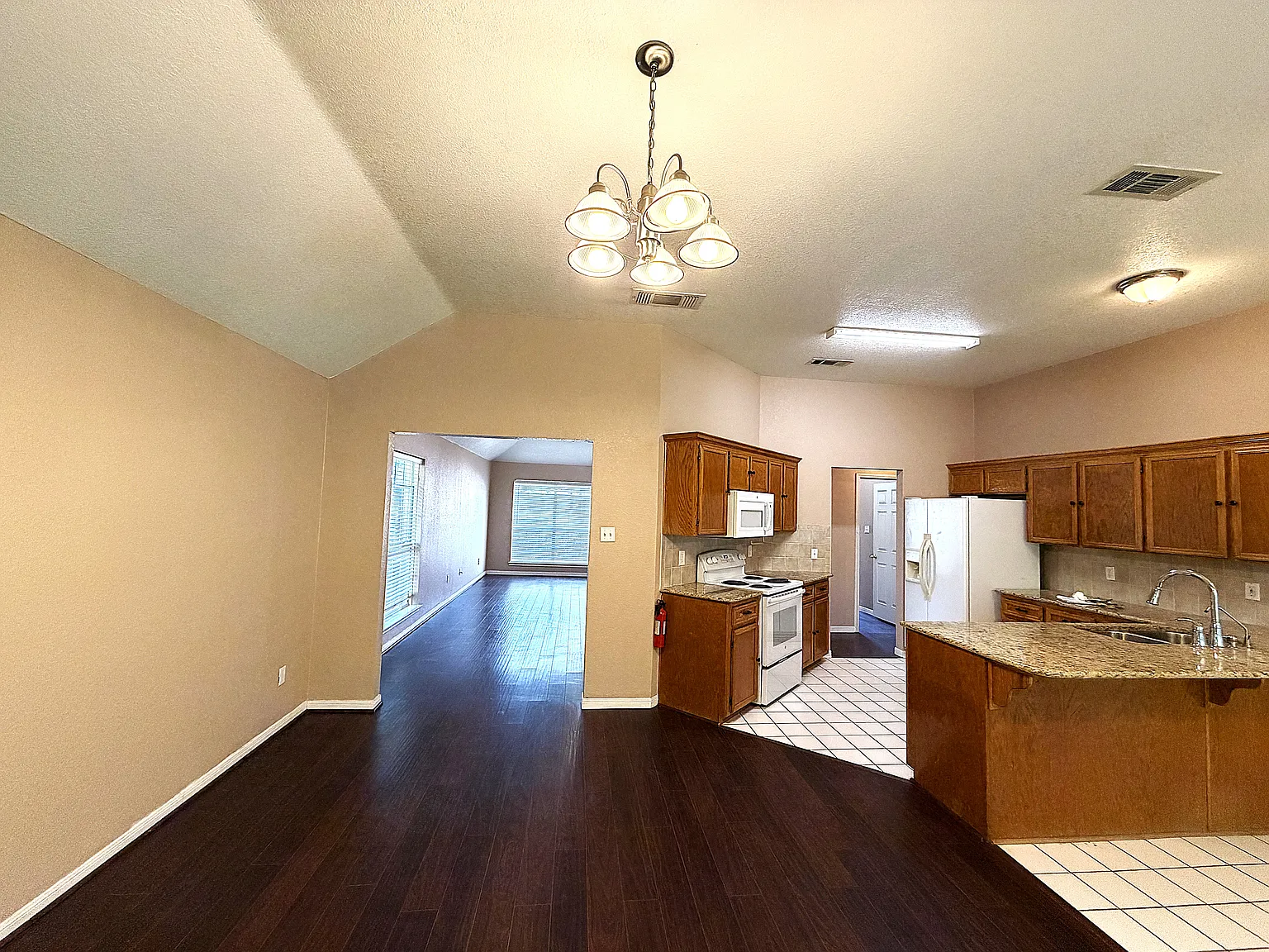 3 bed, 1627 sqft, $1,650 — Photo 2