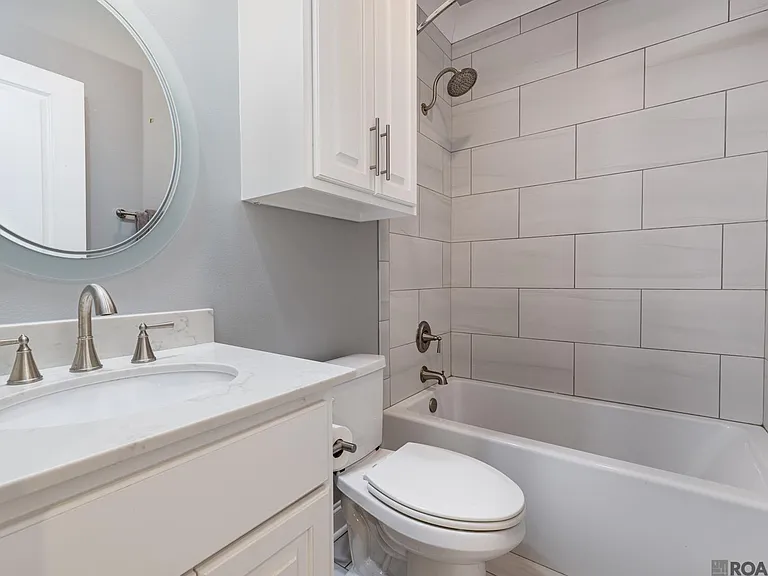 817 Saint Rose Ave — Photo 21