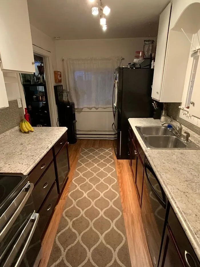 3 bed, 2.0 bath, 1700 sqft, $2,250 — Photo 3