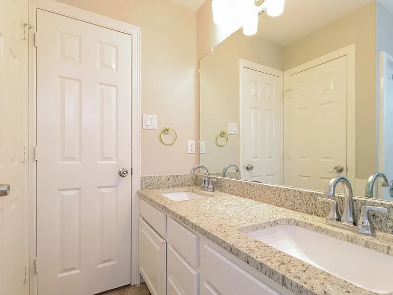 703 Biscayne Dr — Photo 15