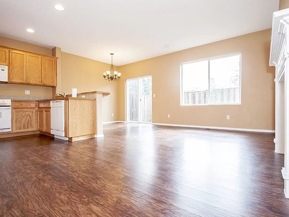 3rd image of 6530 NE Forest Ln