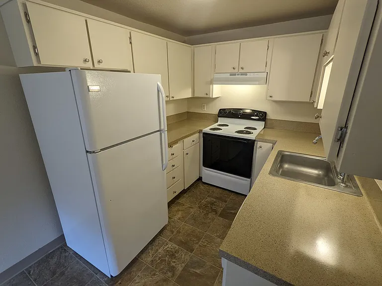 Royal Crest Townhomes — Photo 35