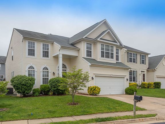 2nd image of 411 Hanrahan Ct SE