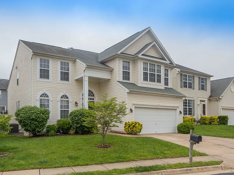 411 Hanrahan Ct SE — Photo 2