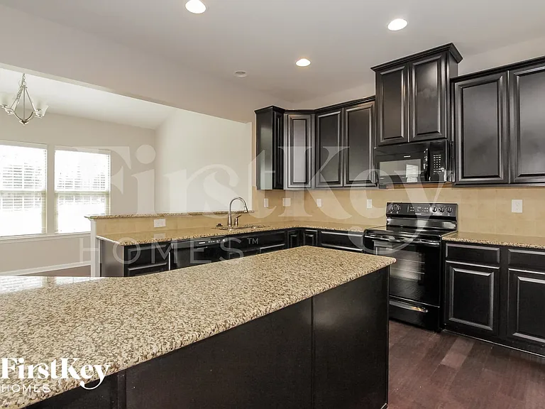 124 Alborn Dr — Photo 6