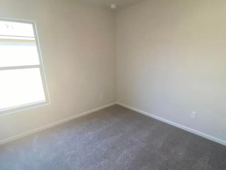 101 E Bobcat Pl — Photo 8
