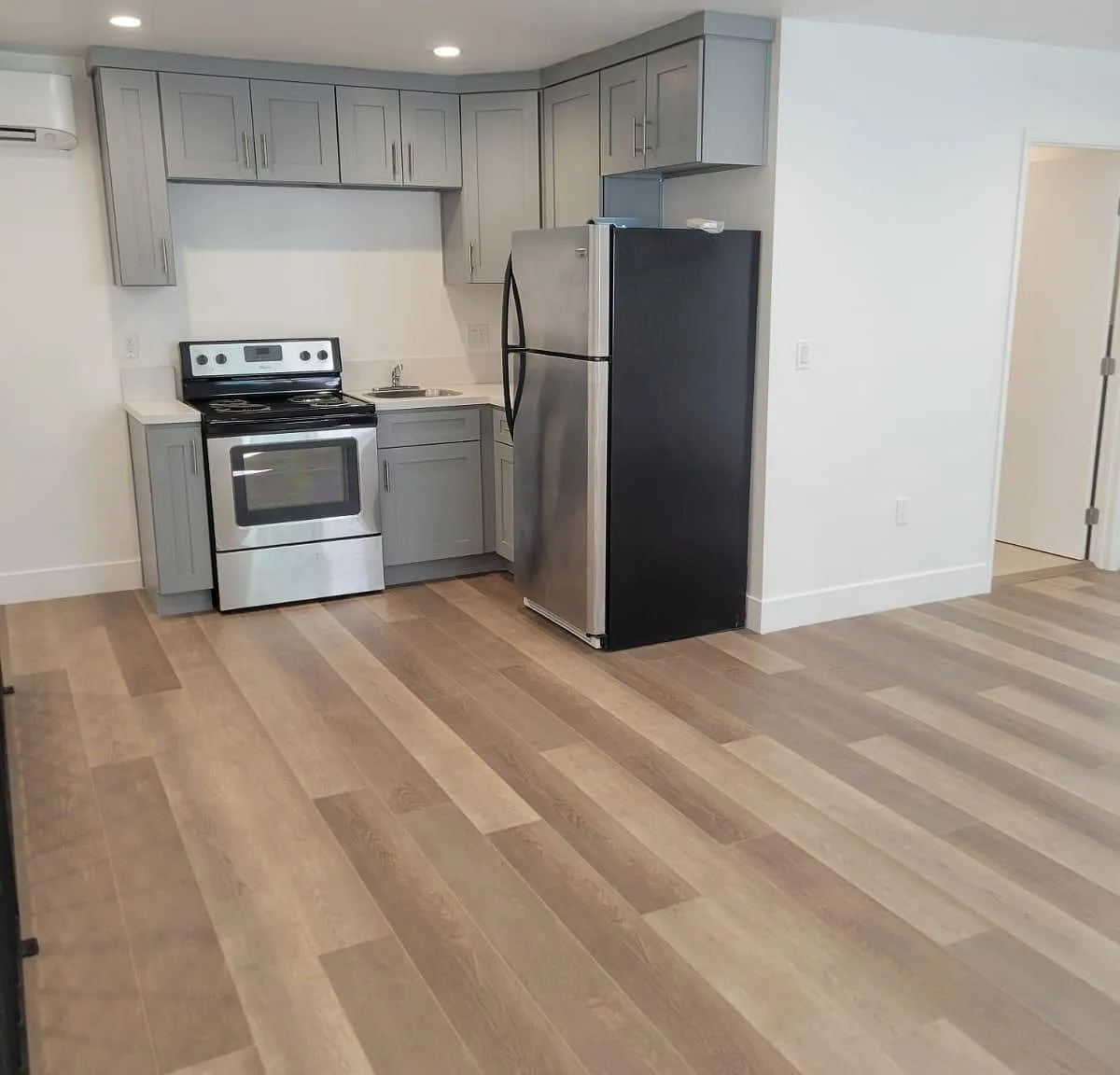 181 W 41st Pl — Photo 3