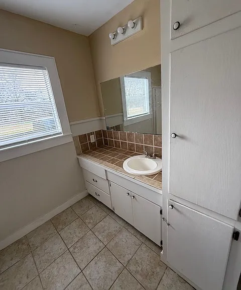 642 N Love St — Photo 15