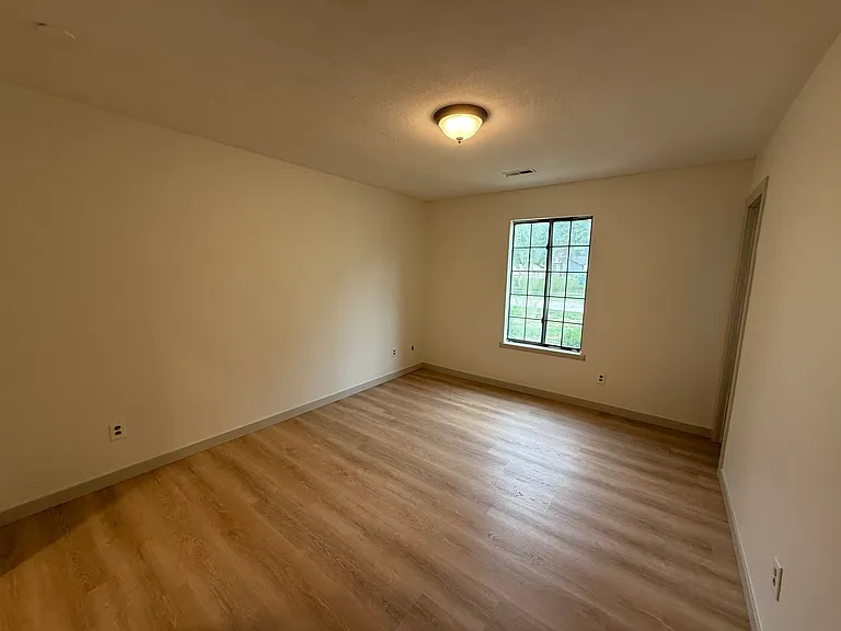 2428 Brookside Dr — Photo 12