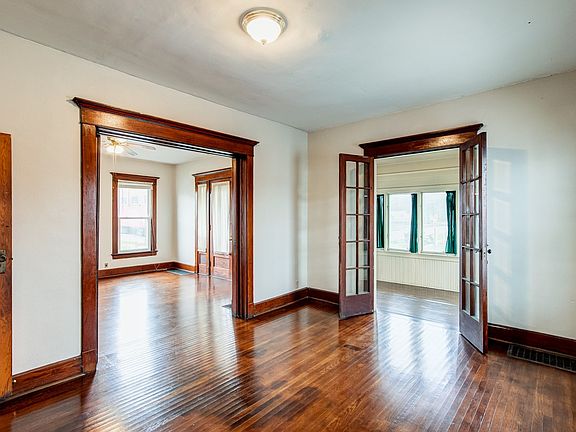 4th image of 601 W Tennessee St