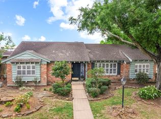 102 Parliament Dr, Houston, TX 77034