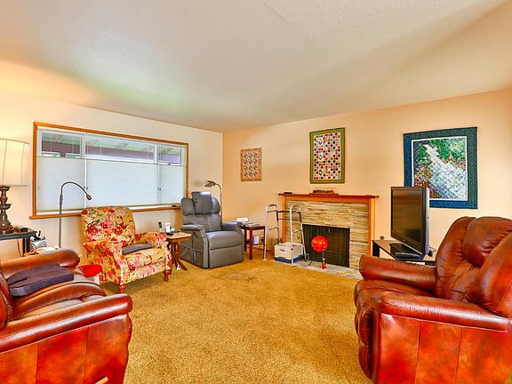 3rd image of 210 N Westridge Dr