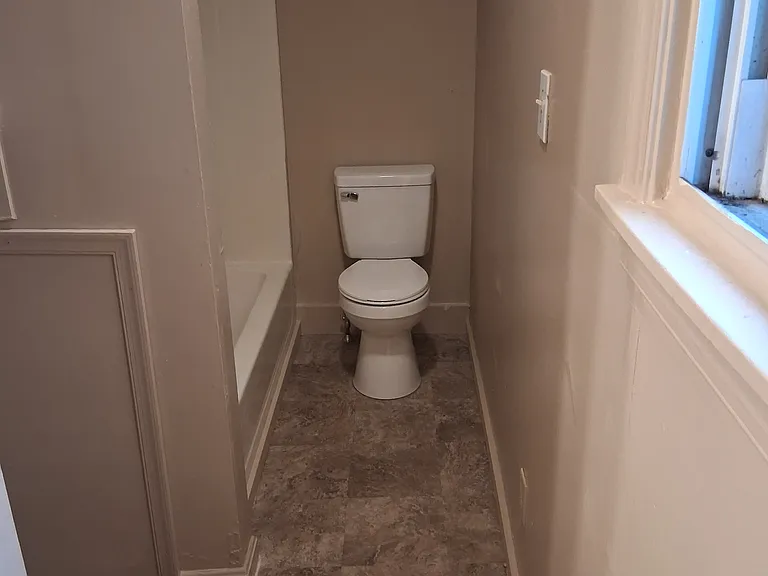601 N Pitt St — Photo 5