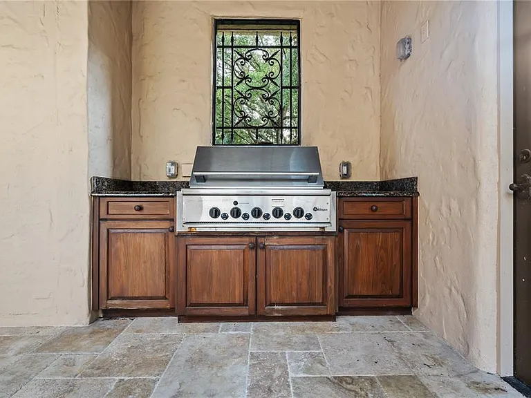 9841 Covent Garden Dr — Photo 11