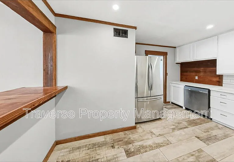 304 S Waco St — Photo 9