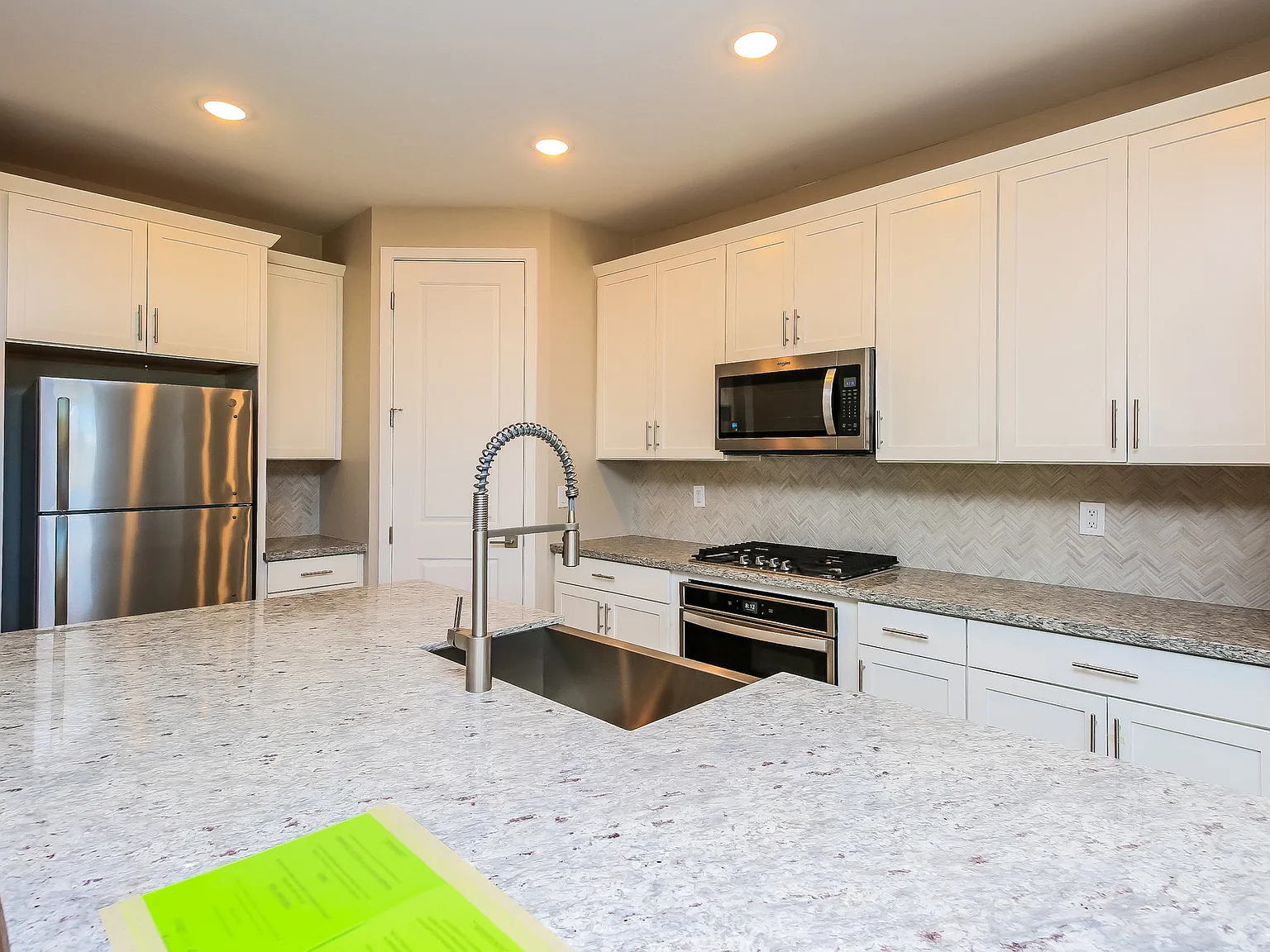 4 bed, 1832 sqft, $2,495 — Photo 4