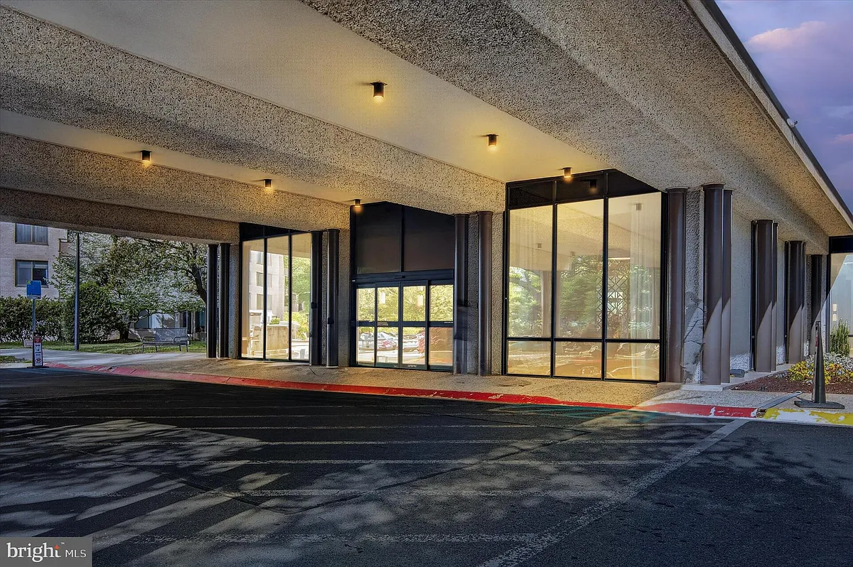 Building Photo - 5225 Pooks Hill Rd #715N