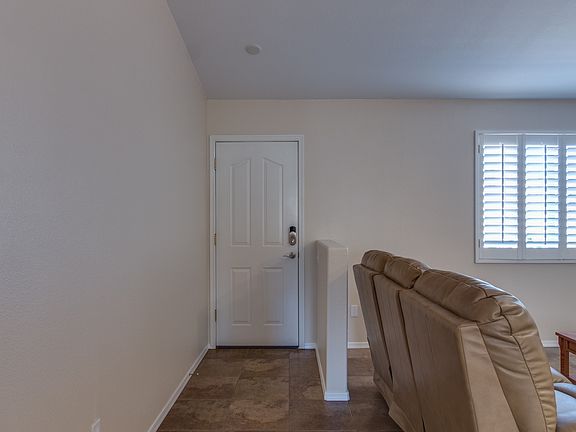 4th image of 4128 Comstock Dr