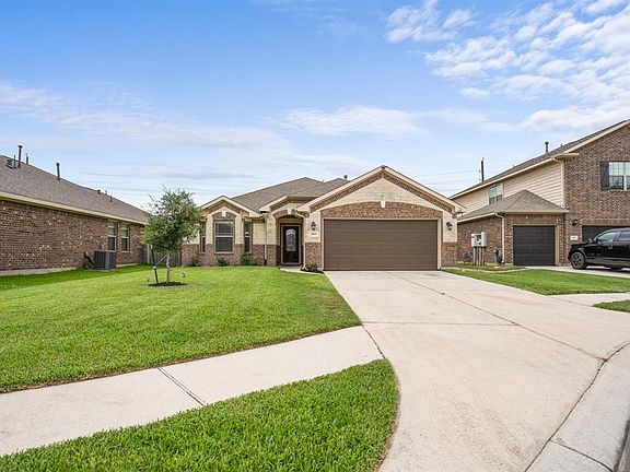 This home is in an ideal location and has a dual driveway, the neighborhood features walkways - great for a stroll in the early mornings or evening.