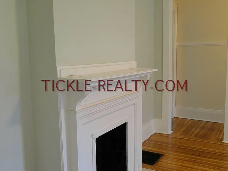 380 Oxford St — Photo 2