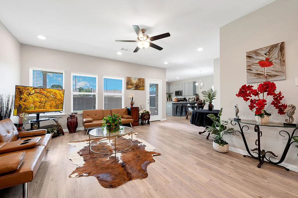 3 bed, 1471 sqft, $3,400 — Photo 1