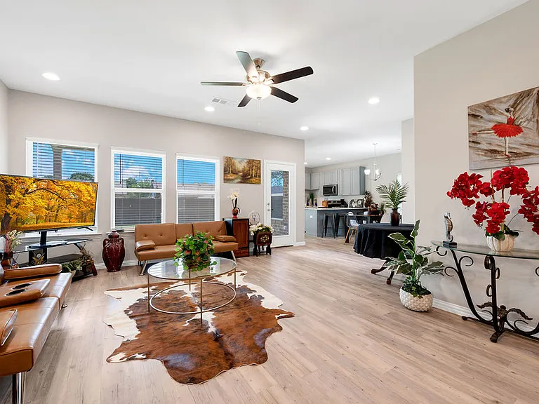 3321 Westminster Dr — Photo 1