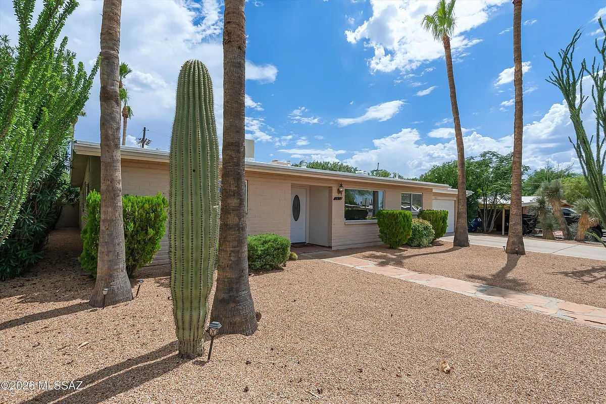 Building Photo - 7862 E Pima St