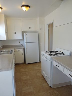 5th image of 1136 Thomas Ave