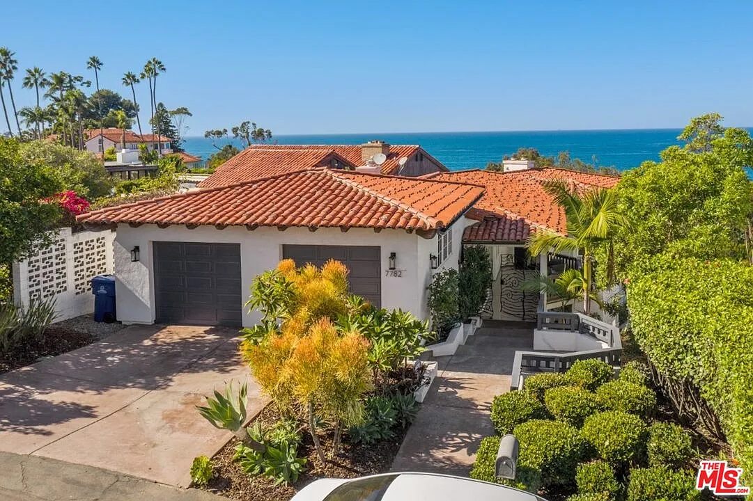 4 bed, 4.5 bath, 3973 sqft, $35,000 — Photo 2