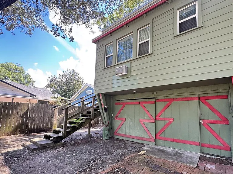 910 N Washington St — Photo 2