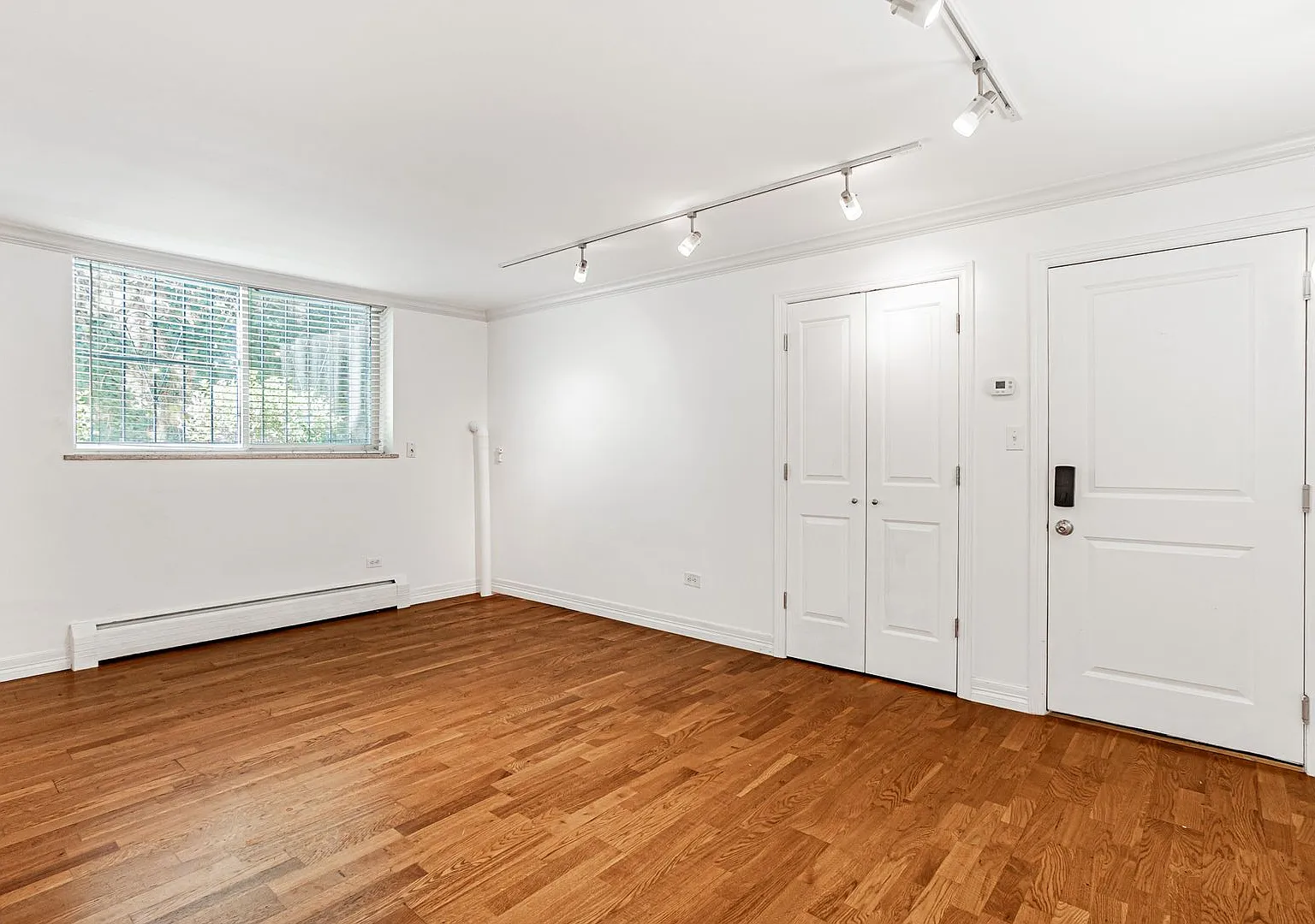 Cozy Studio in Cheesman Park, with Washer and Dryer in Unit — Photo 1