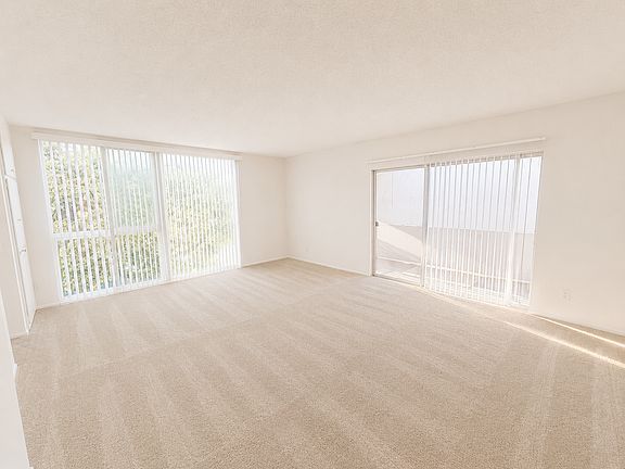 4th image of 380 S Mentor Ave APT 5