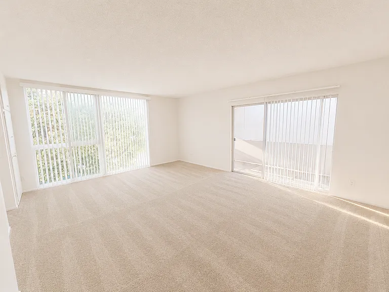 380 S Mentor Ave #5 — Photo 4