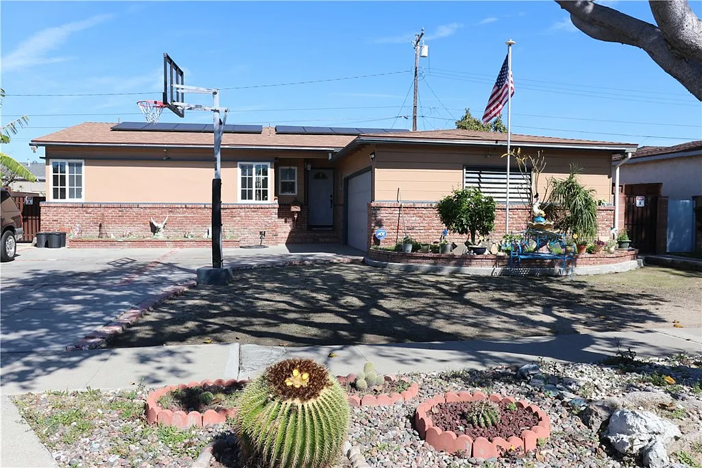 1467 W Roberta Ave photo 1