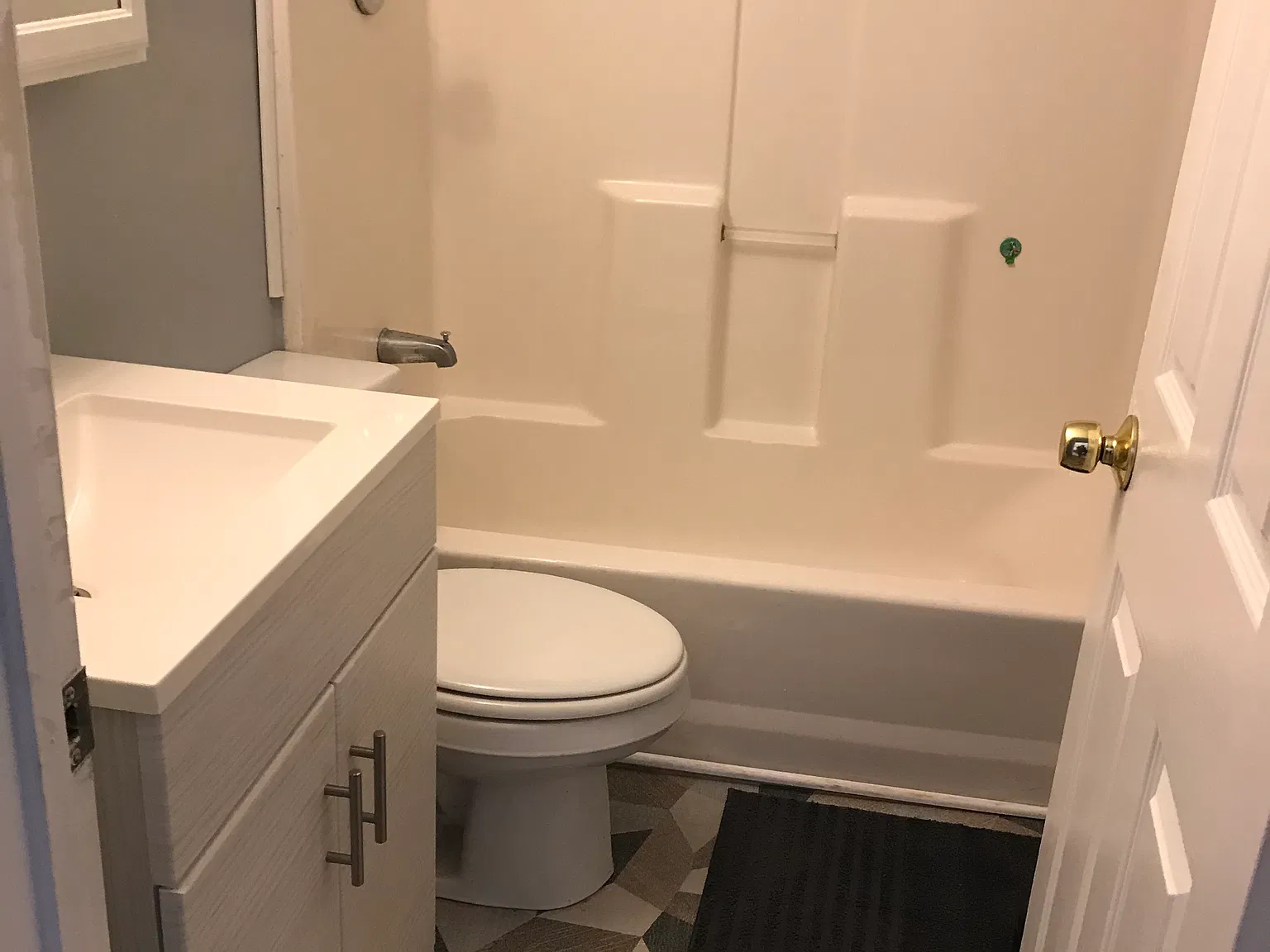 2 bed, 650 sqft, $1,300 — Photo 4